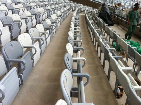 Distncia entre os assentos  bastante confortvel