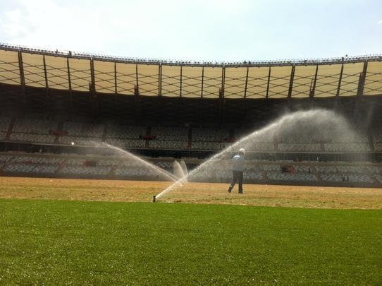 Sistema de irrigao do gramado