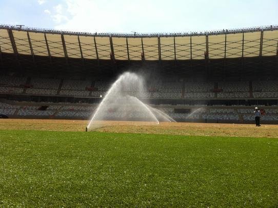 Sistema de irrigao do gramado
