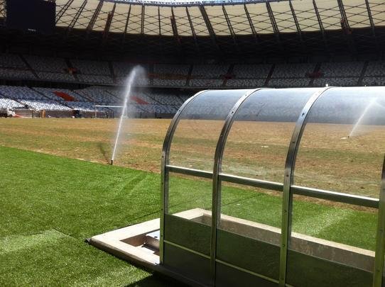 Sistema de irrigao do gramado