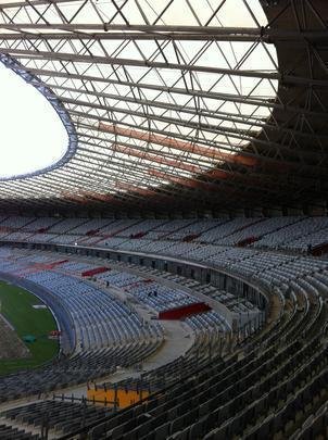 Setor que fica diante das cabines de imprensa