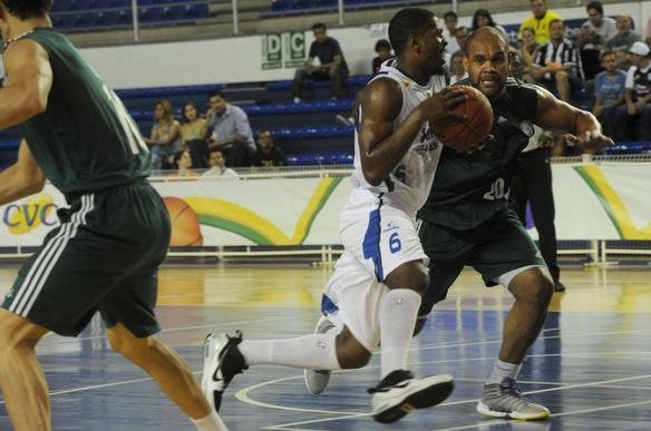 Galeria de fotos do duelo entre Minas e Palmeiras, na Arena JK, pelo NBB