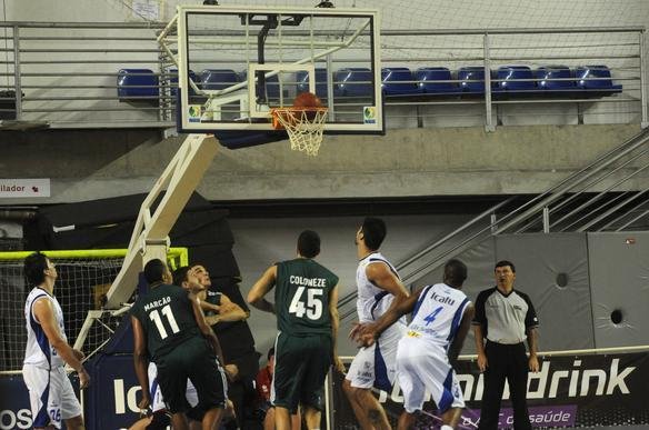 Galeria de fotos do duelo entre Minas e Palmeiras, na Arena JK, pelo NBB
