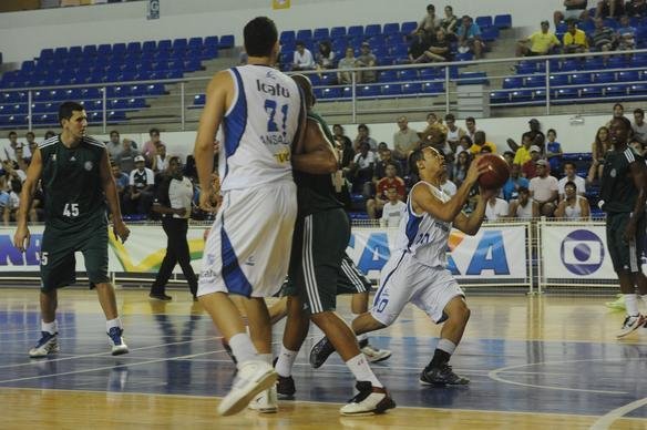 Galeria de fotos do duelo entre Minas e Palmeiras, na Arena JK, pelo NBB