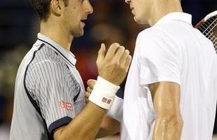 O principal favorito ao t�tulo do ATP 500 de Dubai confirmou sua condi��o. Neste s�bado, Novak Djokovic enfrentou Tomas Berdych na decis�o do torneio disputado nos Emirados �rabes Unidos e s� precisou de dois sets para levar o caneco para a casa. A partida terminou com parciais de 7/5 e 6/3. O s�rvio segue invicto em 2013.