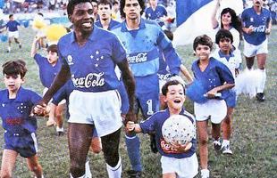 Imagens de Paulo Isidoro, que defendeu o Atltico por nove temporadas, disputou a Copa de 1982 pela Seleo Brasileira e teve uma curta passagem pelo Cruzeiro