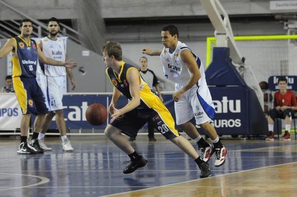 Minas e So Jos fizeram um duelo marcado pelo equilbrio