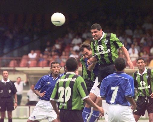 O Amrica foi campeo da Copa Sul-Minas de 2000 aps vencer o Cruzeiro na deciso