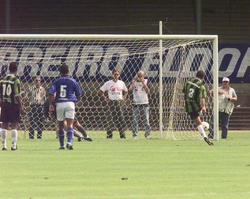 O Amrica foi campeo da Copa Sul-Minas de 2000 aps vencer o Cruzeiro na deciso