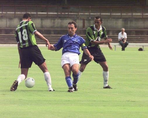 O Amrica foi campeo da Copa Sul-Minas de 2000 aps vencer o Cruzeiro na deciso