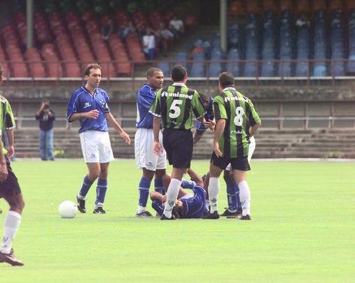 O Amrica foi campeo da Copa Sul-Minas de 2000 aps vencer o Cruzeiro na deciso