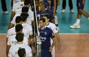 O Minas n�o tomou conhecimento do Rio de Janeiro, atual campe�o da Superliga Masculina de V�lei, e venceu o confronto deste s�bado � tarde na Arena JK, em Belo Horizonte, por 3 sets a 0, com parciais de 27/25, 25/17 e 25/20. O resultado levou o clube mineiro � decis�o do Campeonato Sul-Americano Masculino de Clubes, marcada para este domingo