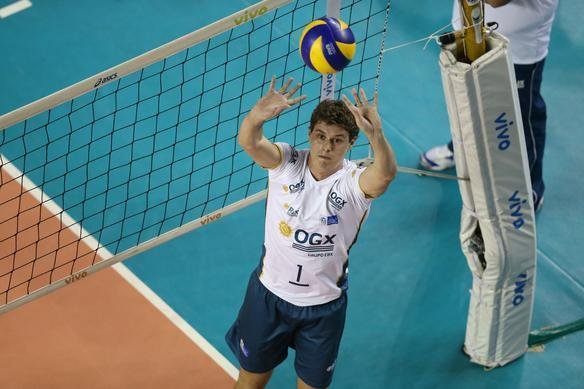 O Minas n�o tomou conhecimento do Rio de Janeiro, atual campe�o da Superliga Masculina de V�lei, e venceu o confronto deste s�bado � tarde na Arena JK, em Belo Horizonte, por 3 sets a 0, com parciais de 27/25, 25/17 e 25/20. O resultado levou o clube mineiro � decis�o do Campeonato Sul-Americano Masculino de Clubes, marcada para este domingo