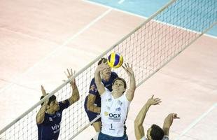 O Minas n�o tomou conhecimento do Rio de Janeiro, atual campe�o da Superliga Masculina de V�lei, e venceu o confronto deste s�bado � tarde na Arena JK, em Belo Horizonte, por 3 sets a 0, com parciais de 27/25, 25/17 e 25/20. O resultado levou o clube mineiro � decis�o do Campeonato Sul-Americano Masculino de Clubes, marcada para este domingo