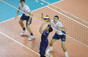 O Minas n�o tomou conhecimento do Rio de Janeiro, atual campe�o da Superliga Masculina de V�lei, e venceu o confronto deste s�bado � tarde na Arena JK, em Belo Horizonte, por 3 sets a 0, com parciais de 27/25, 25/17 e 25/20. O resultado levou o clube mineiro � decis�o do Campeonato Sul-Americano Masculino de Clubes, marcada para este domingo