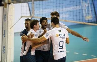 O Minas n�o tomou conhecimento do Rio de Janeiro, atual campe�o da Superliga Masculina de V�lei, e venceu o confronto deste s�bado � tarde na Arena JK, em Belo Horizonte, por 3 sets a 0, com parciais de 27/25, 25/17 e 25/20. O resultado levou o clube mineiro � decis�o do Campeonato Sul-Americano Masculino de Clubes, marcada para este domingo