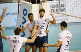 O Minas n�o tomou conhecimento do Rio de Janeiro, atual campe�o da Superliga Masculina de V�lei, e venceu o confronto deste s�bado � tarde na Arena JK, em Belo Horizonte, por 3 sets a 0, com parciais de 27/25, 25/17 e 25/20. O resultado levou o clube mineiro � decis�o do Campeonato Sul-Americano Masculino de Clubes, marcada para este domingo
