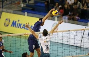 O Minas n�o tomou conhecimento do Rio de Janeiro, atual campe�o da Superliga Masculina de V�lei, e venceu o confronto deste s�bado � tarde na Arena JK, em Belo Horizonte, por 3 sets a 0, com parciais de 27/25, 25/17 e 25/20. O resultado levou o clube mineiro � decis�o do Campeonato Sul-Americano Masculino de Clubes, marcada para este domingo