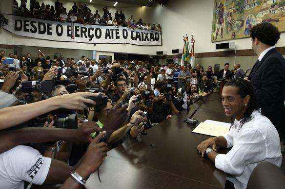 Em poucos meses em BH, Ronaldinho recebeu o ttulo de cidado honorrio da cidade