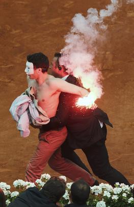 Deciso espanhola foi marcada por protestos e chuva