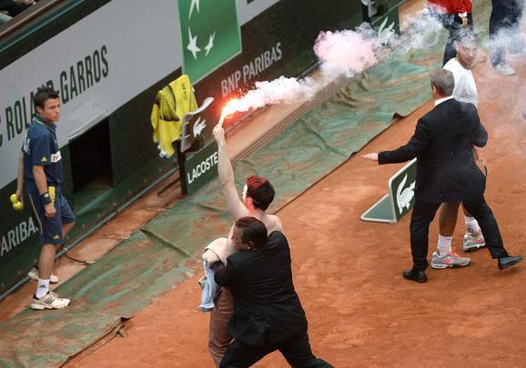 Deciso espanhola foi marcada por protestos e chuva