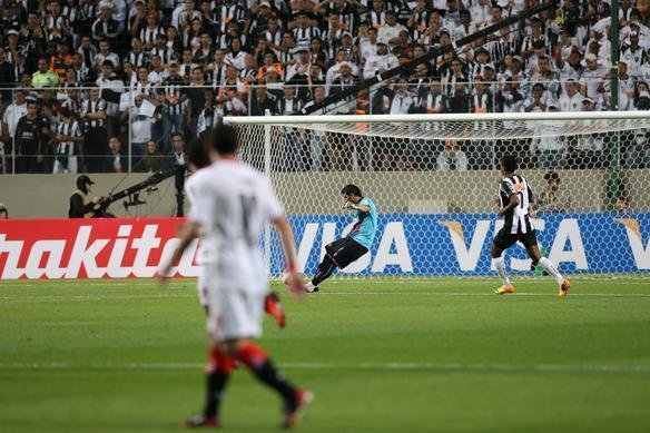 Lances do duelo entre Atltico e Newell's Old Boys, no Independncia, pela semifinal da Libertadores