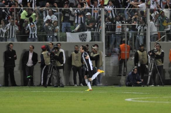 Lances do duelo entre Atltico e Newell's pela semifinal da Libertadores