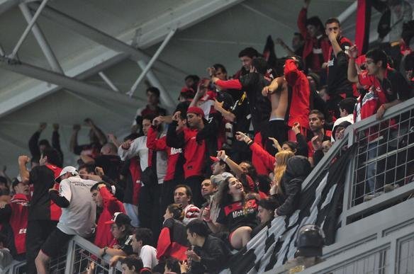 Lances do duelo entre Atltico e Newell's pela semifinal da Libertadores, no Independncia