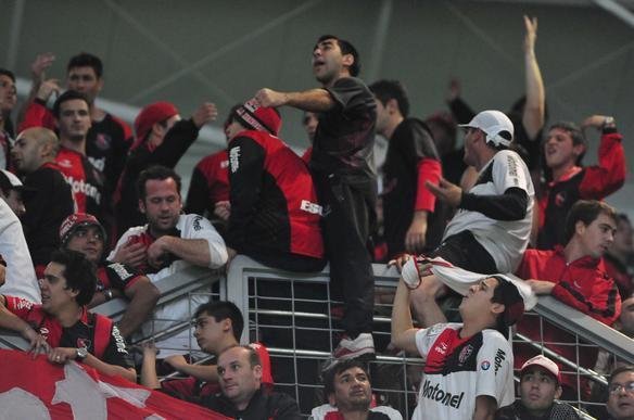 Lances do duelo entre Atltico e Newell's pela semifinal da Libertadores, no Independncia