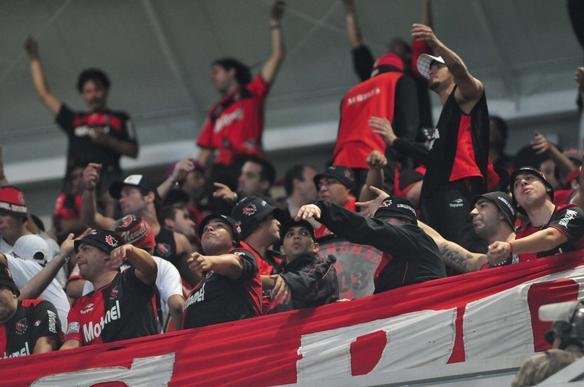 Lances do duelo entre Atltico e Newell's pela semifinal da Libertadores, no Independncia