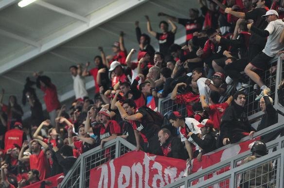 Lances do duelo entre Atltico e Newell's pela semifinal da Libertadores, no Independncia