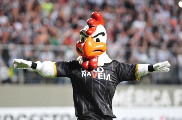 Lances do duelo entre Atltico e Newell's pela semifinal da Libertadores, no Independncia