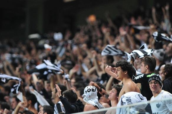 Lances do duelo entre Atltico e Newell's pela semifinal da Libertadores, no Independncia
