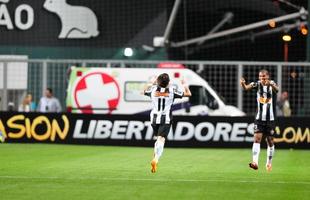 Lances do duelo entre Atltico e Newell's pela semifinal da Libertadores, no Independncia