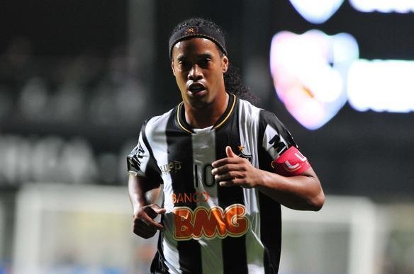 Lances do duelo entre Atltico e Newell's pela semifinal da Libertadores, no Independncia