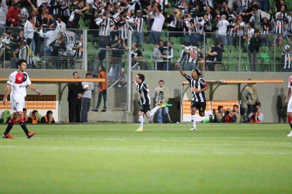 Lances do duelo entre Atltico e Newell's Old Boys no Independncia pela semifinal da Libertadores