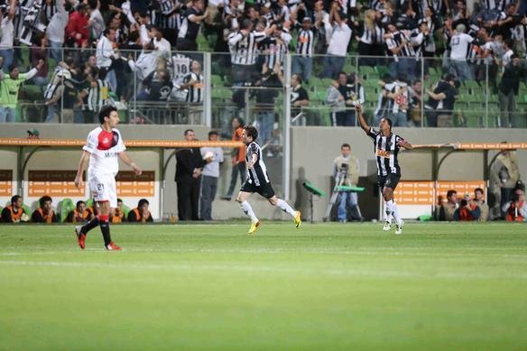 Lances do duelo entre Atltico e Newell's Old Boys no Independncia pela semifinal da Libertadores