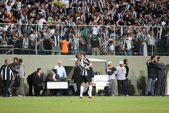 Lances do duelo entre Atltico e Newell's Old Boys no Independncia pela semifinal da Libertadores