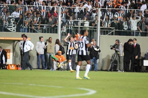 Lances do duelo entre Atltico e Newell's Old Boys no Independncia pela semifinal da Libertadores