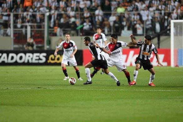 Lances do duelo entre Atltico e Newell's Old Boys no Independncia pela semifinal da Libertadores