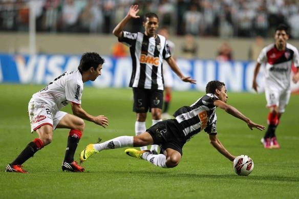 Lances do duelo entre Atltico e Newell's Old Boys no Independncia pela semifinal da Libertadores