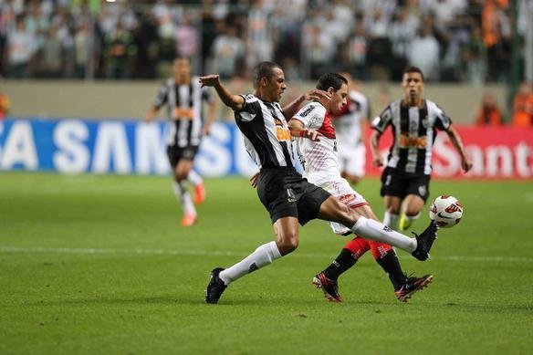 Lances do duelo entre Atltico e Newell's Old Boys no Independncia pela semifinal da Libertadores
