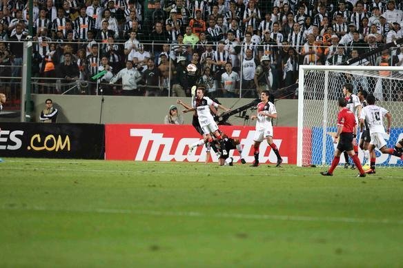 Lances do duelo entre Atltico e Newell's Old Boys no Independncia pela semifinal da Libertadores