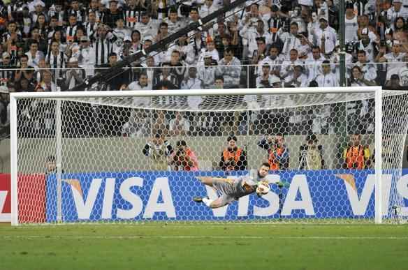 Victor defende cobrana de Maxi Rodrguez e garante Atltico na final da Copa Libertadores