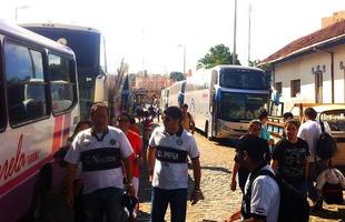 Torcedores do Olimpia chegaram a Belo Horizonte na tarde desta quarta-feira e fizeram festa nas ruas do centro da cidade. 