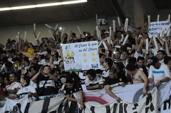 Festa da torcida do Olimpia no Mineiro