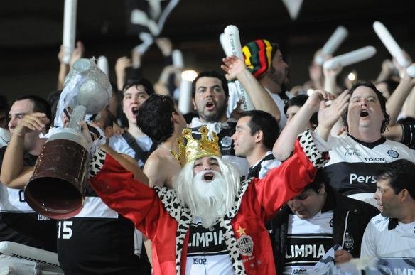 Festa da torcida do Olimpia no Mineiro