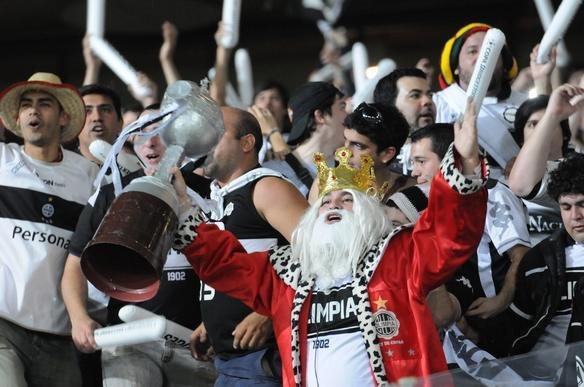 Festa da torcida do Olimpia no Mineiro