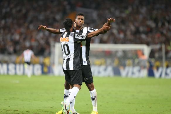 Gol de J, do Atltico, sobre o Olimpia, no incio do segundo tempo