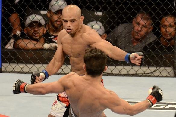 Ian McCall venceu Iliarde Santos por decis�o un�nime na Arena da Barra